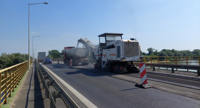 Zdjęcie: Prace remontowe na moście w Górze Kalwarii trwają