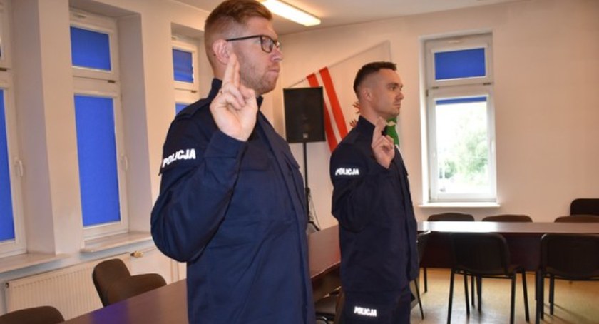 Zdjęcie: Dwaj nowi policjanci KPP Garwolin złożyli dziś ślubowanie