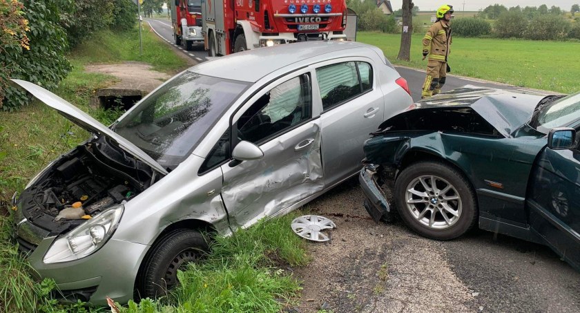Zdjęcie: Kobieta kierująca oplem uderzyła w bmw