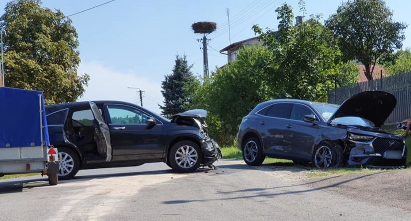 Zdjęcie: Na skrzyżowaniu doszło do zderzenia citroena z hondą