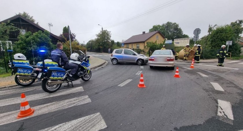 Zdjęcie: do kolizji na skrzyżowaniu w Jaźwinach doszło z powodu nieustąpienia pierwszeństwa