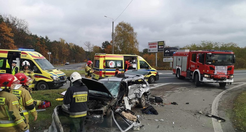 Zdjęcie: W poważnym wypadku w Wildze obrażenia odniosły dwie osoby