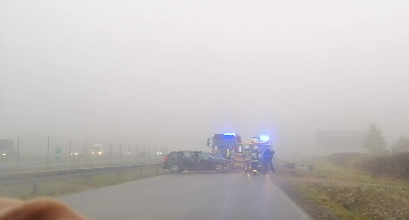 Zdjęcie:  Na drodze równoległej do S17, pomiędzy Puznówką a Lipówkami, zderzyły się dwa samochody