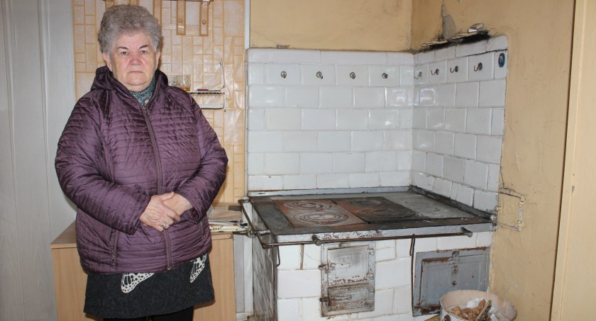 Zdjęcie: 73-letnia Zofia Kowalska kupiła dom przy ul. Topolowej w Woli Rębkowskiej