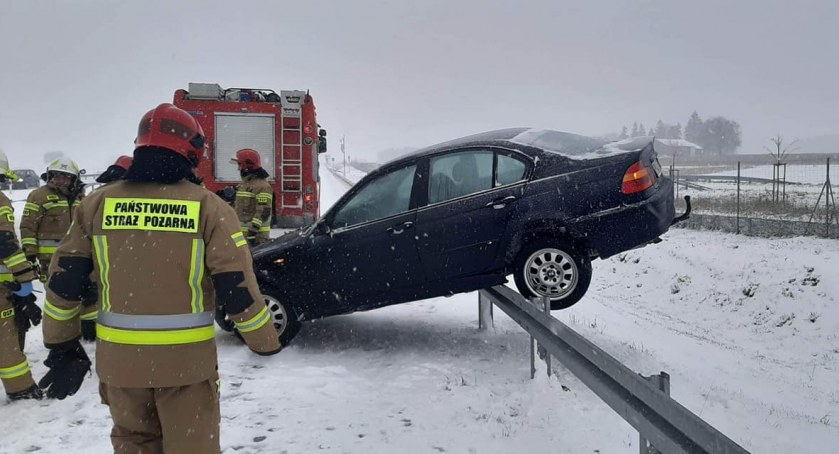 Zdjęcie: Kierowca bmw miał sporo szczęścia, że wyszedł ze zdarzenia bez szwanku