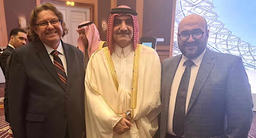 Zdjęcie: Dyrektor Krzysztof Żochowski, ambasador Abdulla A. Rahman Fakhroo i ordynator Samir Ismail