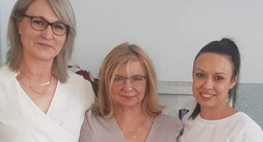 Zdjęcie: Krystyna Antolak (w środku) na emeryturę przeszła oficjalnie 27 grudnia