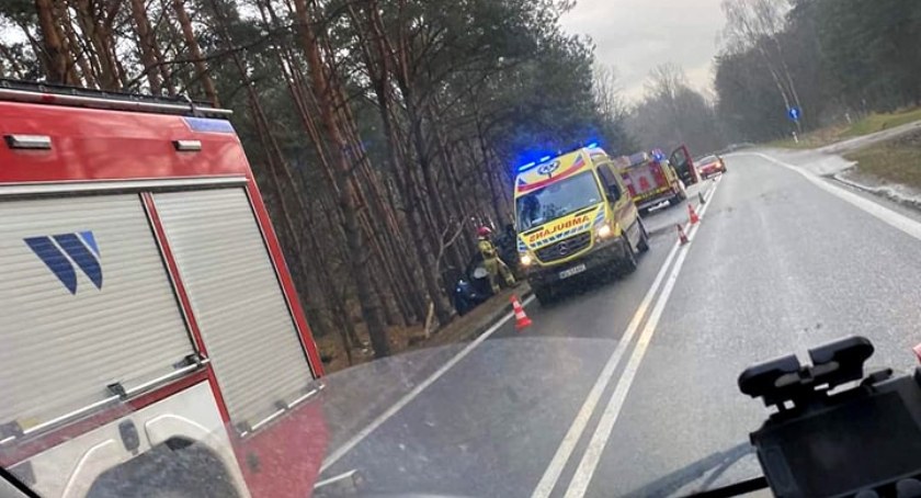 Zdjęcie: 88-letni kierowca wjechał do rowu