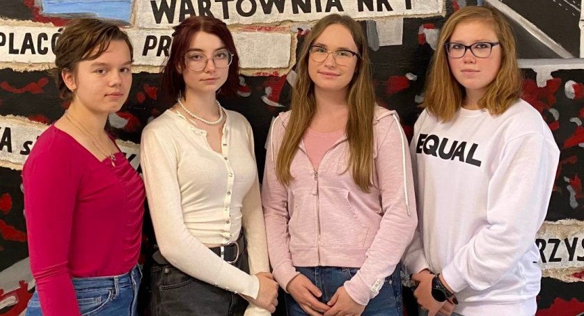 Zdjęcie: Uczennice II LO w ZS nr 1 w Garwolinie chcą, aby kobiety nie lekceważyły swojego zdrowia, a w przypadku choroby nie czuły się osamotnione