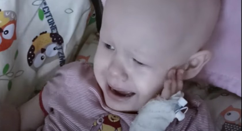 Zdjęcie: Lenka ma bardzo mało czasu. Leczenie w Polsce przestało działać! Dziewczynka bardzo cierpi