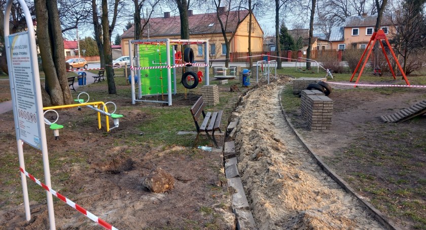 Zdjęcie: Przed majówką park przechodzi rewitalizację