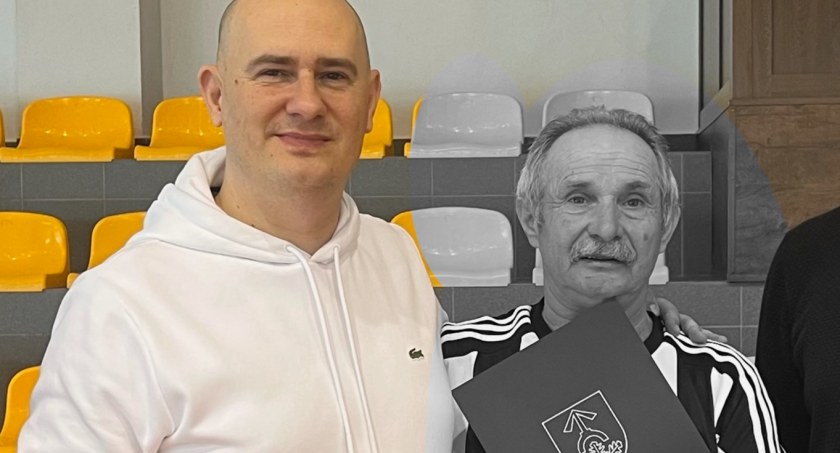 Zdjęcie: W marcu Waldemar Mućko (w stroju sportowym) brał udział w V Turnieju piłki nożnej halowej OSP