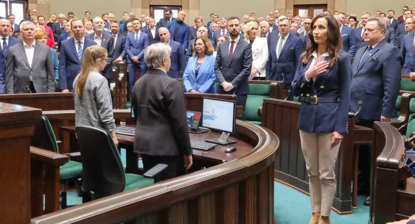 Zdjęcie: Poseł na Sejm RP Iwona Kurowska zastąpiła Marka Zagórskiego