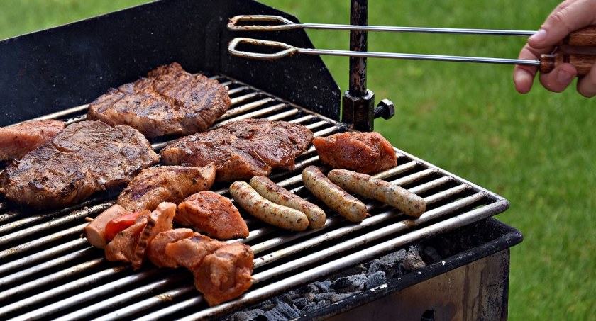 Zdjęcie: Grillowanie mięsa w piątek? Z dyspensą biskupa to możliwe. Skorzystacie?