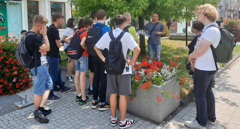 Zdjęcie: Licealiści z Długiej i ich wychowawczyni byli zafascynowani opowieściami Krzysztofa Kota