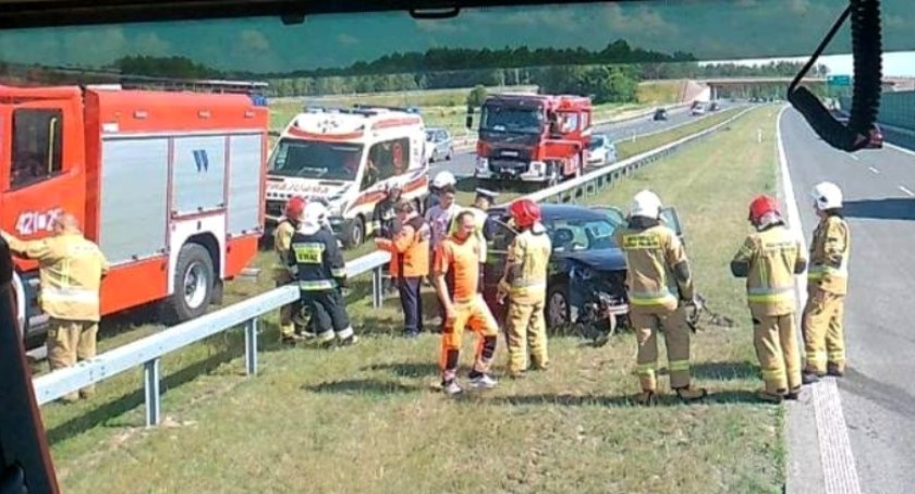 Zdjęcie: Kierowca volkswagena uderzył w bariery na ekspresówce