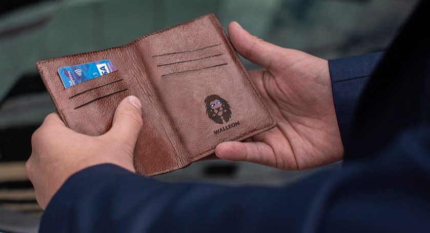 Zdjęcie: Gdy mężczyzna wyjmował z portfela dokument, policjanci zauważyli charakterystyczny woreczek