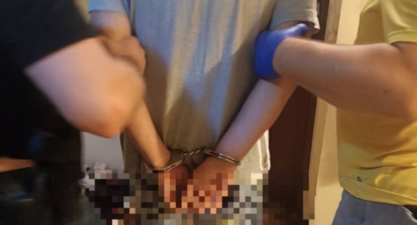 Zdjęcie: Zatrzymani 36-letnia kobieta i 38-letni mężczyzna są podejrzani o handel narkotykami