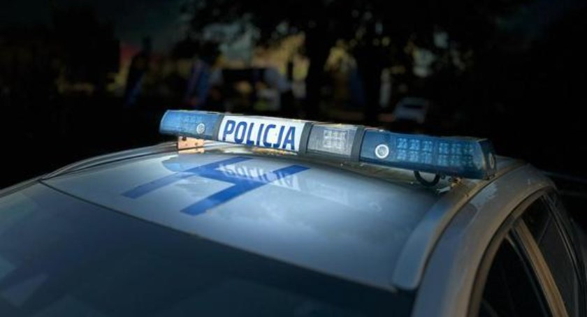 Zdjęcie: Policjanci pomogli zakrwawionej kobiecie, którą zaatakował zazdrosny towarzysz
