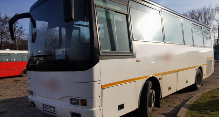 Zdjęcie: Wśród pasażerów autobusu policjanci wypatrzyli poszukiwanego przestępcę 