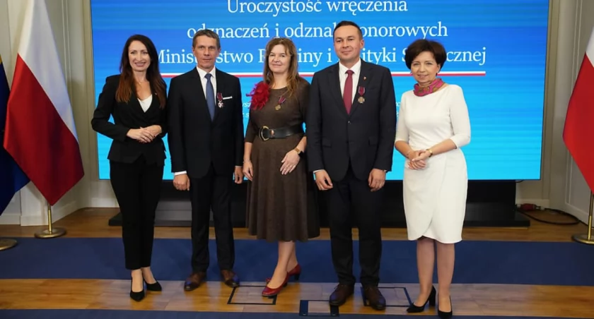 Zdjęcie: Jerzy Jaroń, Anna Laskowska i Tomasz Kwiatkowski odznaczeni Krzyżami Zasługi