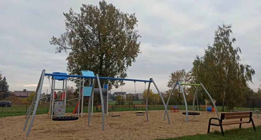Zdjęcie: Plac zabaw jest ogólnodostępny i bezpłatny