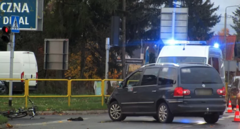 Zdjęcie: Kierowca potrącił rowerzystę. Ofierze wypadku pomógł policjant
