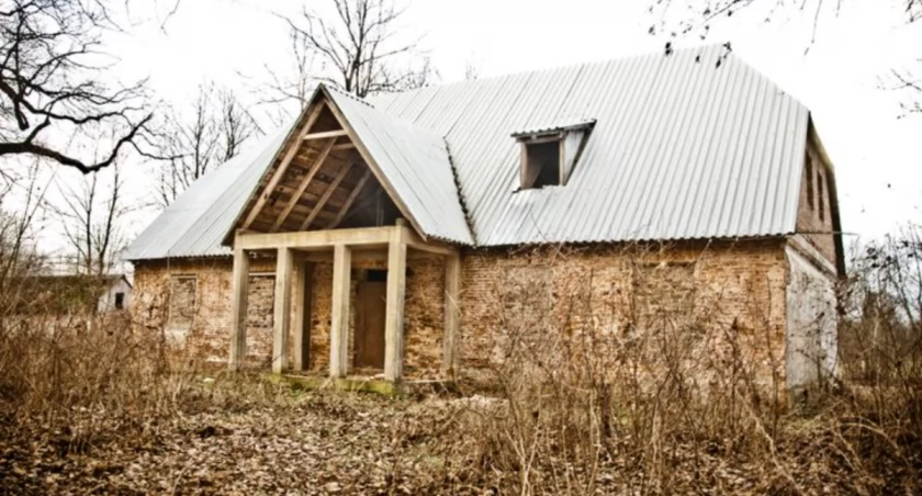 Zdjęcie: Dom Ogrodnika w Podzamczu Fot. @jackiplacki/ https://www.eksploratorzy.com.pl/