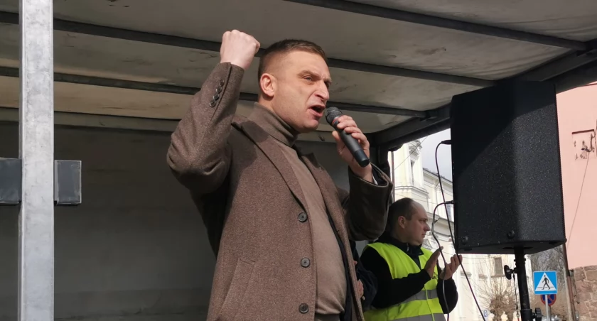 Zdjęcie: Robert Bąkiewicz przemawiał do protestujących w Garwolinie rolników
