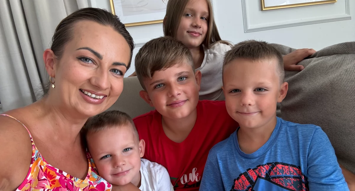 Inne Ciekawostki, czwórką dzieci przemierzy pieszo ponad drogę! - zdjęcie, fotografia