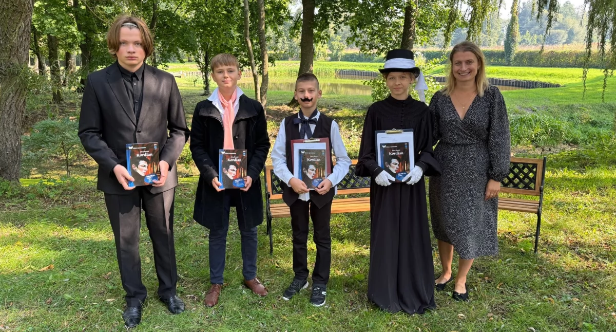 Inne Powiat, Zainspirowani Parą Prezydencką pięknej scenerii czytali Kordiana - zdjęcie, fotografia