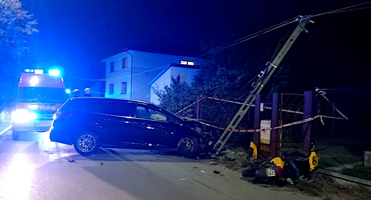 Wypadki drogowe , Pijany sztok kierowca staranował skuter ogrodzenie nawet słup! Miał prawie promile! - zdjęcie, fotografia