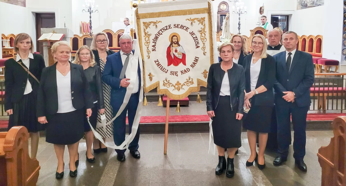 Inne Ciekawostki, Poświęcenie nowej chorągwi Rowskiej - zdjęcie, fotografia