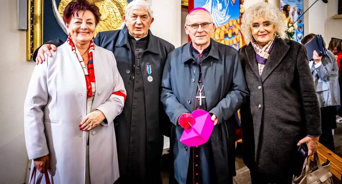 Uroczystości Powiat, Szarek odznaczony - zdjęcie, fotografia