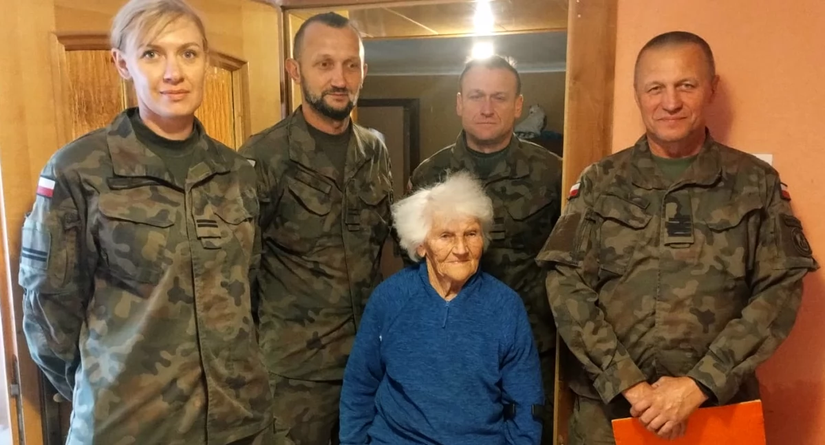 Inne Powiat, letnia Wanda była grobie rodziców Żołnierze złożyli obietnicę - zdjęcie, fotografia