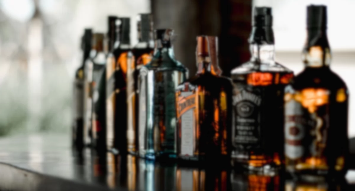 Sprawy kryminalne , Zapakował torby drogi markowy alkohol napoje próbował przemknąć koło - zdjęcie, fotografia