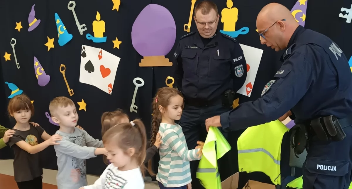 Inne Powiat, Edukacja zabawa policjantami przedszkolu - zdjęcie, fotografia