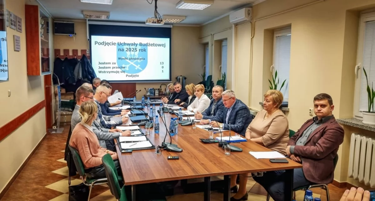 Inne Powiat, Ambitny prorozwojowy Budżet uchwalony - zdjęcie, fotografia