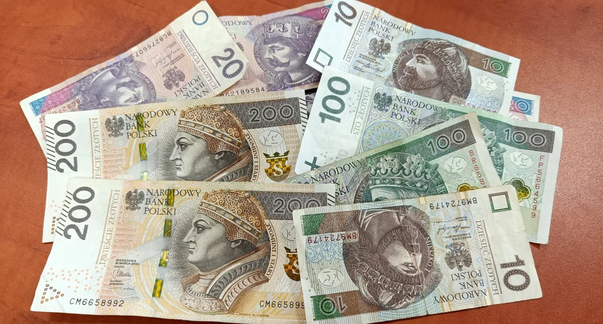 Inne Powiat, stycznia więcej osób skorzysta tego świadczenia  - zdjęcie, fotografia