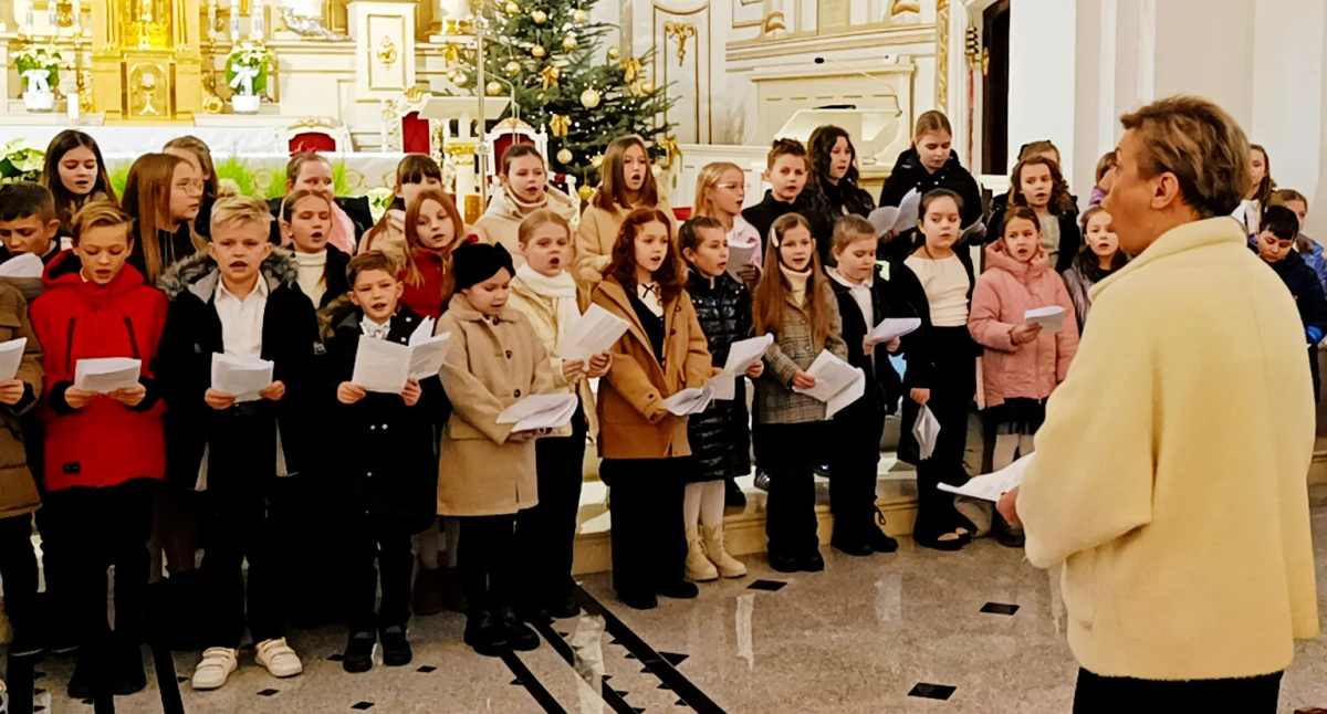 Inne Powiat, Kostka Cukru zaśpiewała Jezusowi! - zdjęcie, fotografia