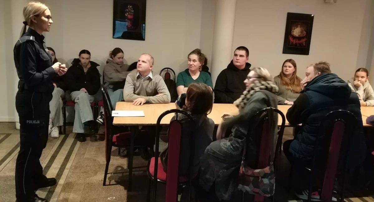 Inne Powiat, Policjanci szkolą wolontariuszy WOŚP - zdjęcie, fotografia