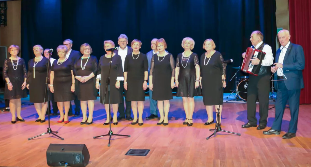 Występy, Seniorzy Garwolina podium festiwalu kolęd - zdjęcie, fotografia