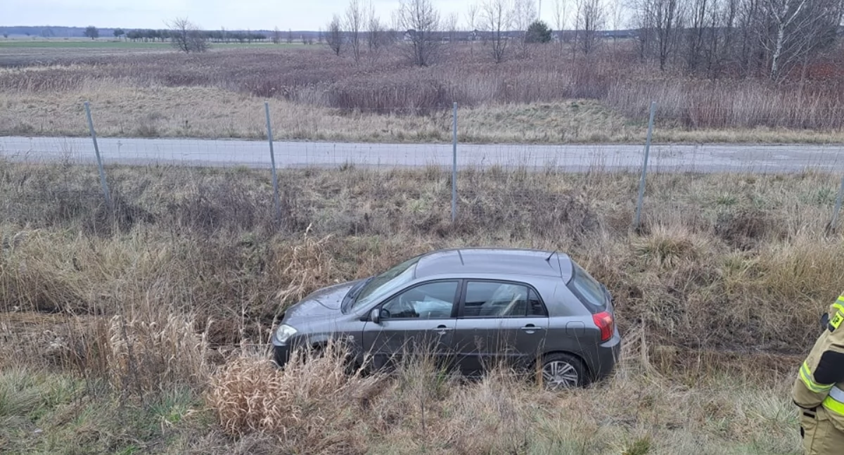 Wypadki drogowe , Zdarzenie Toyota rowie - zdjęcie, fotografia