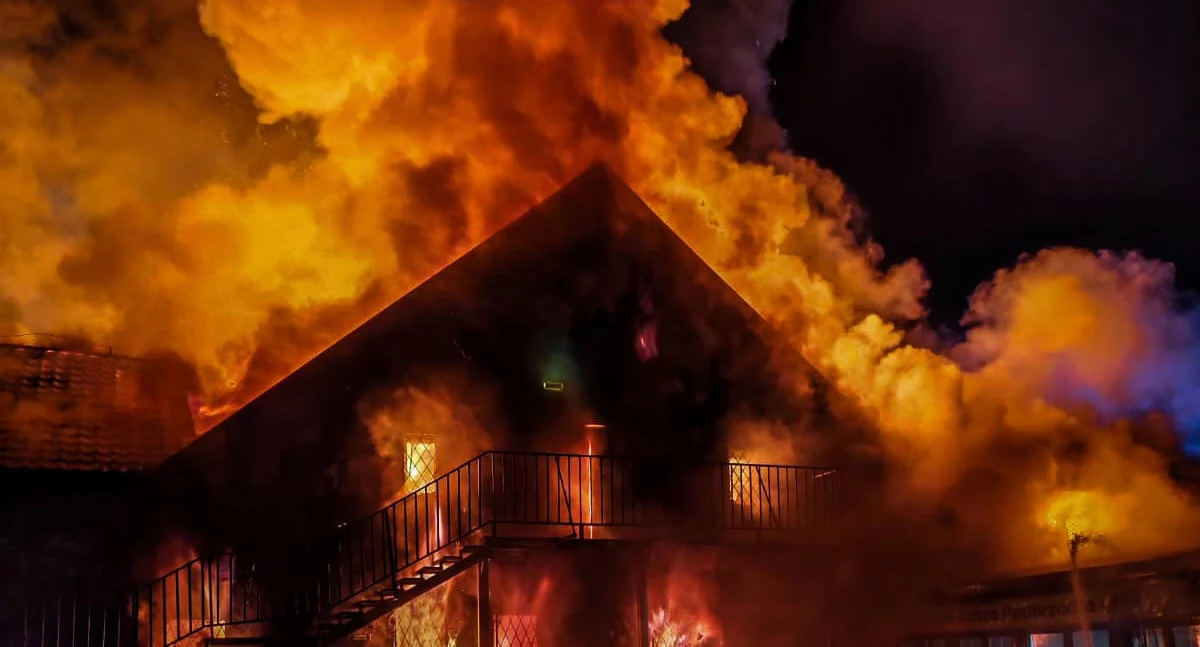 Pożary - interwencje straży, Spłonęło Music Wildze pożar dyskoteki festynie charytatywnym - zdjęcie, fotografia