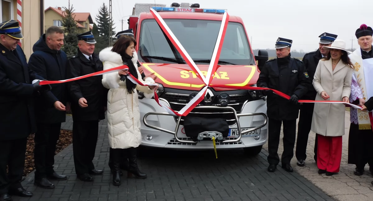Uroczystości Powiat, Strażacy otrzymali upragniony samochód - zdjęcie, fotografia
