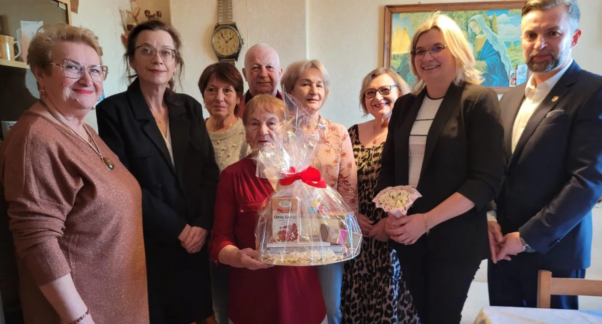 Inne Miejskie, Seniora proponuje uroczyste świętowanie urodzin - zdjęcie, fotografia