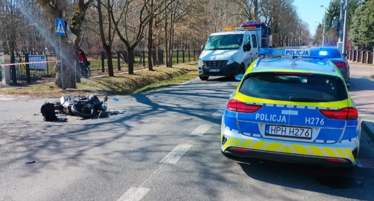 Wypadki drogowe , Wypadek niedaleko szkoły Ranny letni motocyklista szpitalu - zdjęcie, fotografia