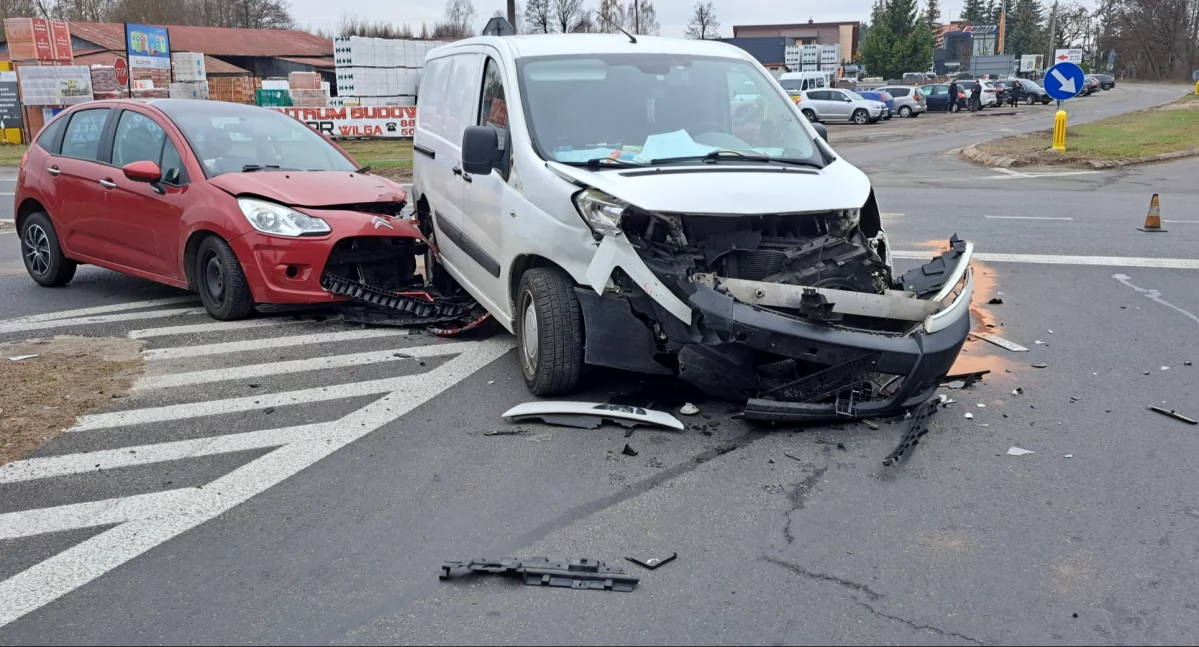Wypadki drogowe , Wypadek skrzyżowaniu Wildze Jedna osoba szpitalu - zdjęcie, fotografia