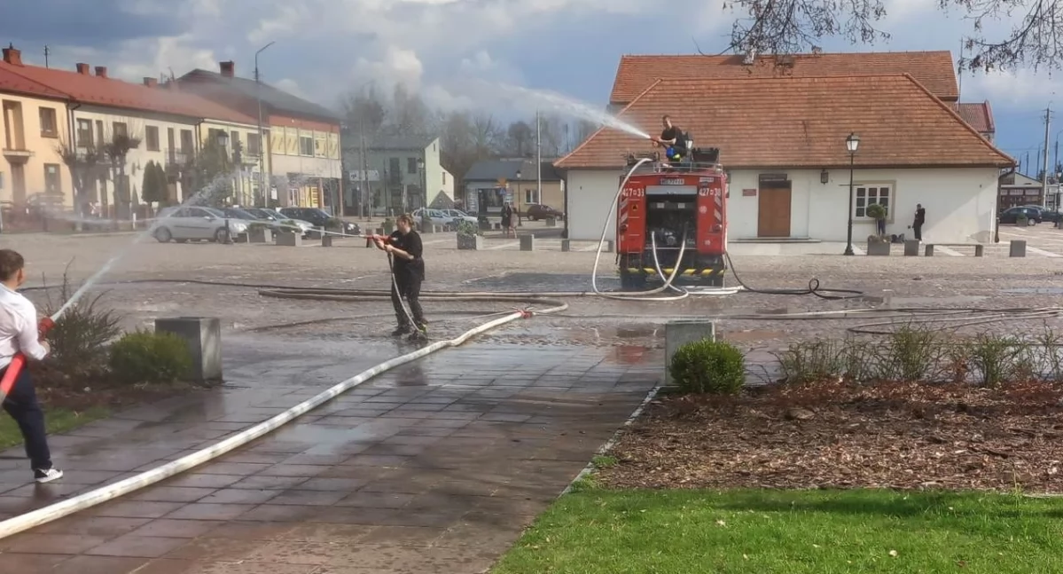 W Powiecie, Poniedziałek Wielka bitwa wodna Rynku! - zdjęcie, fotografia