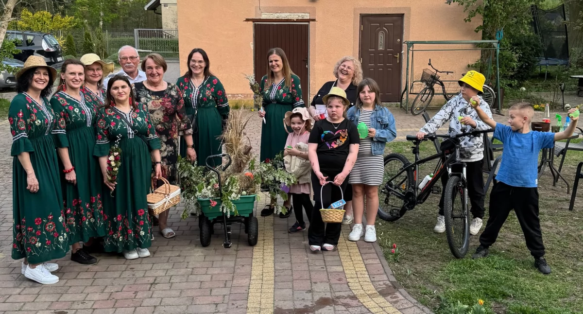 Inne Powiat, Urzekający śpiew kogut dyngusowa tradycja Jaźwinach - zdjęcie, fotografia